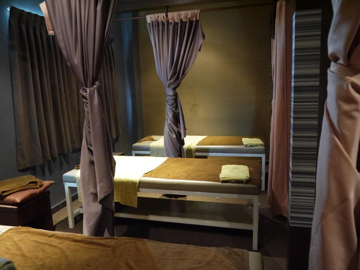 Grand Court Hotel Телук-Интан Экстерьер фото
